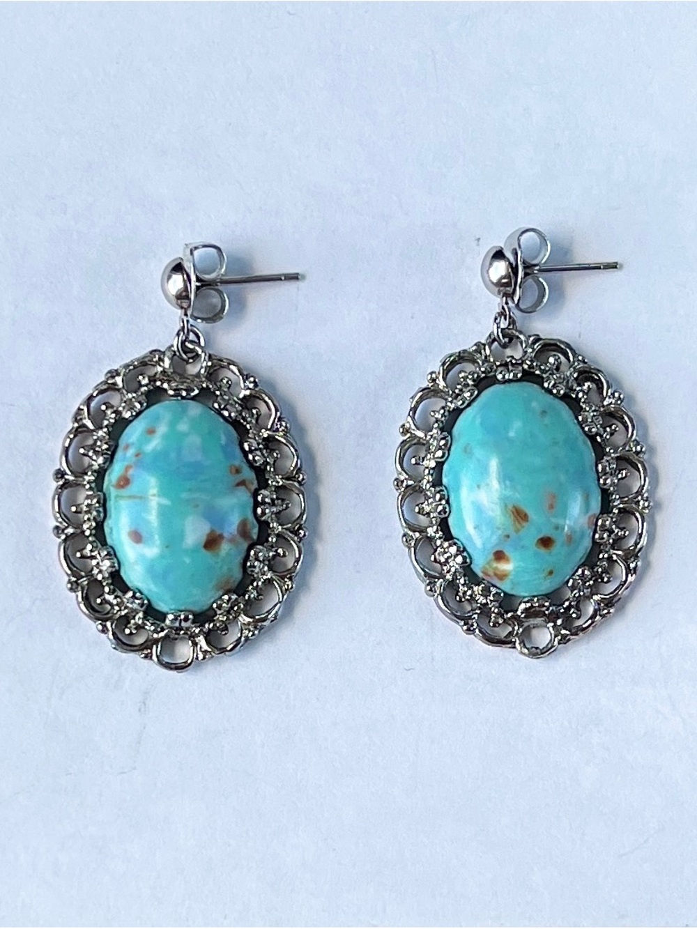 🪺Vintage “Robin’s Egg” Faux Turquoise Drop Earrings